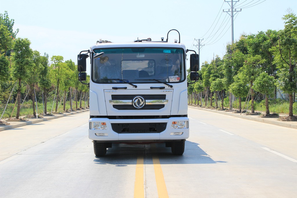 東風(fēng)D9壓縮垃圾車